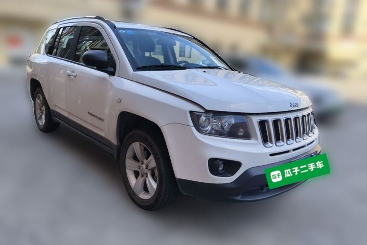 Used Jeep Compass 2014 Revised Version 2.0L Two-Wheel Drive Entry-Level Edition Front Right 45 Deg