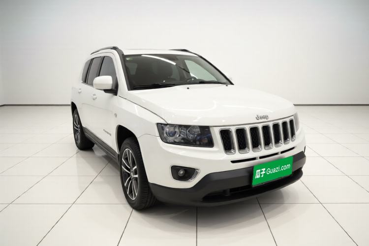 Used Jeep Compass 2014 Revised Version 2.4L Four-Wheel Drive Comfort Edition Front Right 45 Deg