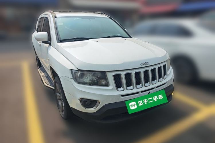 Used Jeep Compass 2014 2.4L Four-Wheel Drive Serpentine Collection Edition Front Right 45 Deg