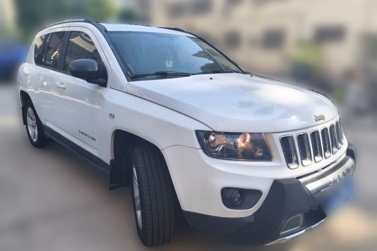 Used Jeep Compass 2014 2.0L two-wheel drive sport version Front Right 45 Deg