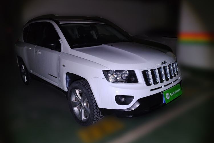 Used Jeep Compass 2014 2.4L four-wheel drive sport version Front Right 45 Deg