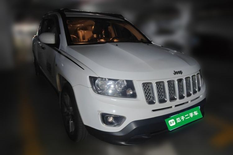 Used Jeep Compass 2014 2.0L two-wheel drive luxury version Front Right 45 Deg
