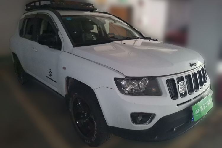 Used Jeep Compass 2014 2.4L Four-Wheel Drive Serpentine Collection Edition Front Right 45 Deg
