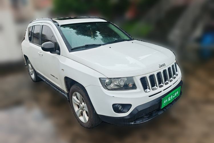Used Jeep Compass 2014 2.0L two-wheel drive sport version Front Right 45 Deg