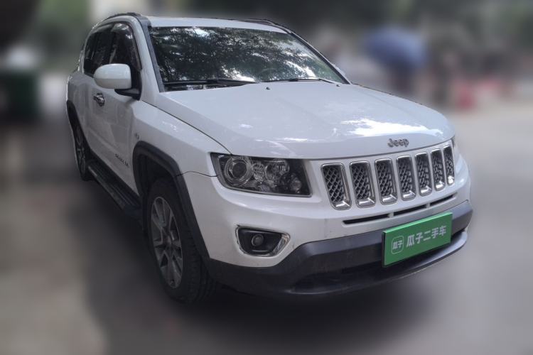 Used Jeep Compass 2014 2.0L two-wheel drive luxury version Front Right 45 Deg