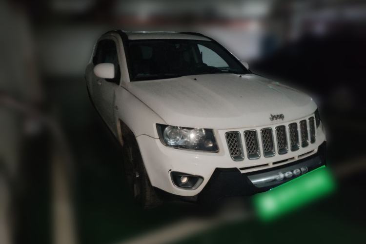 Used Jeep Compass 2014 2.4L four-wheel drive luxury version Front Right 45 Deg