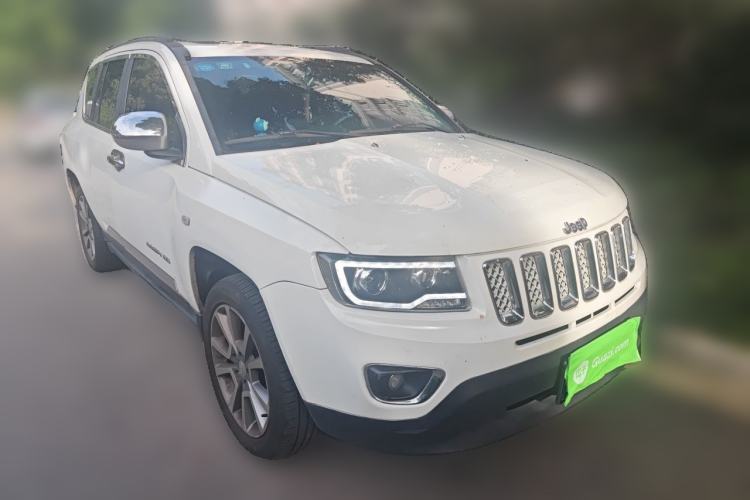 Used Jeep Compass 2014 Revised Version 2.4L Four-Wheel Drive Luxury Navigation Edition Front Right 45 Deg