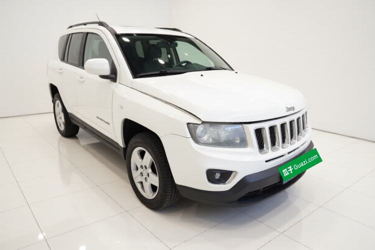 Used Jeep Compass 2014 2.0L two-wheel drive urban version Front Right 45 Deg