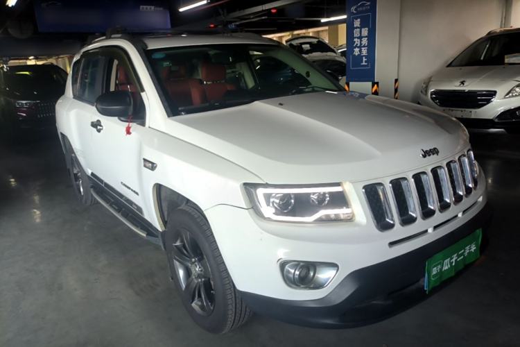 Used Jeep Compass 2014 2.0L two-wheel drive sport version Front Right 45 Deg