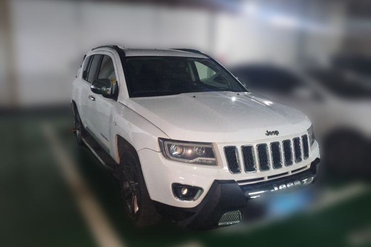 Used Jeep Compass 2014 Revised Version 2.4L Four-Wheel Drive Comfort Edition Front Right 45 Deg