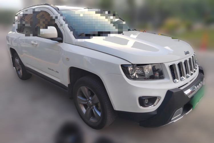 Used Jeep Compass 2014 2.4L four-wheel drive sport version Front Right 45 Deg