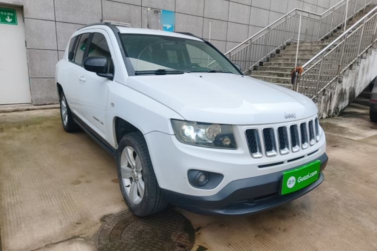 Used Jeep Compass 2014 Revised Version 2.0L Two-Wheel Drive Entry-Level Edition Front Right 45 Deg