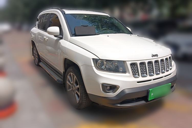 Used Jeep Compass 2014 Revised Version 2.4L Four-Wheel Drive Luxury Edition Front Right 45 Deg