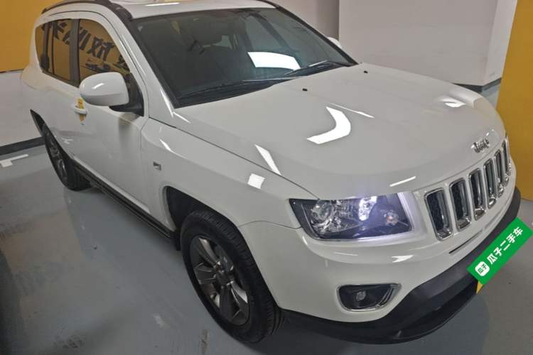 Used Jeep Compass 2014 Revised Version 2.4L Four-Wheel Drive Comfort Edition Front Right 45 Deg