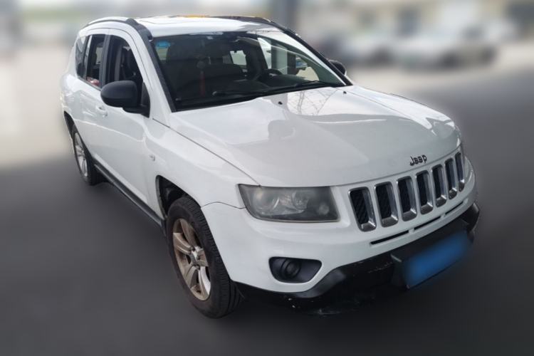 Used Jeep Compass 2014 2.4L four-wheel drive sport version Front Right 45 Deg