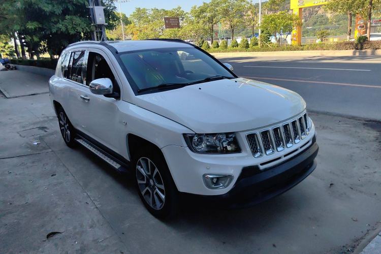 Used Jeep Compass 2014 Revised Version 2.0L Two-Wheel Drive Elite Edition Front Right 45 Deg
