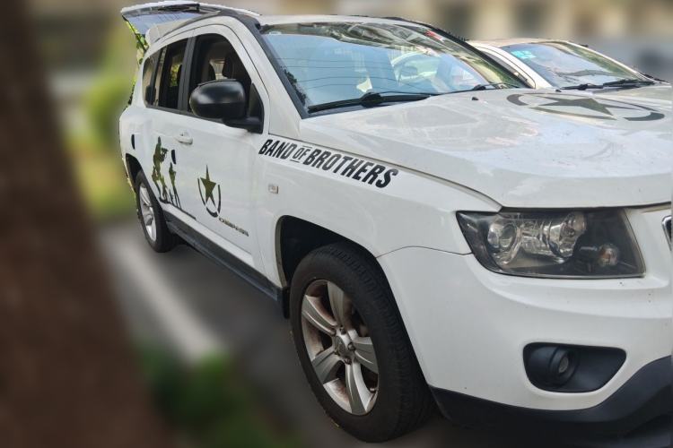 Used Jeep Compass 2014 Revised Version 2.0L Two-Wheel Drive Entry-Level Edition Front Right 45 Deg