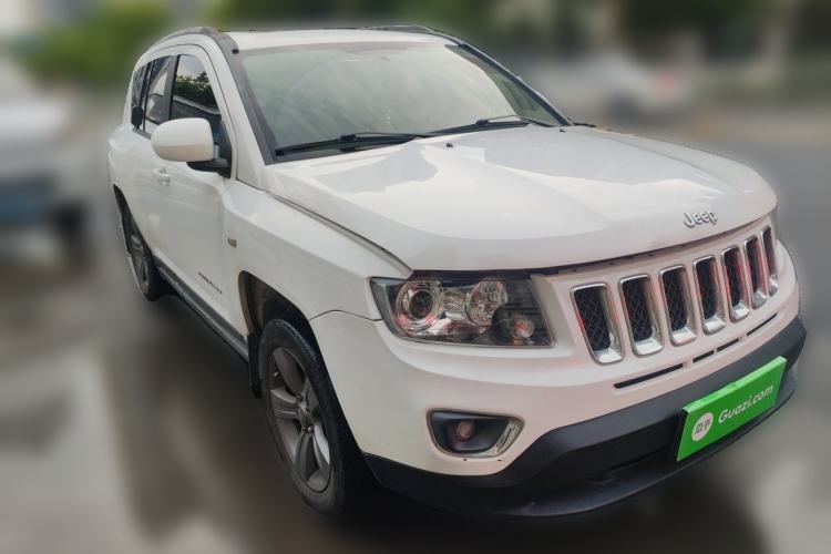 Used Jeep Compass 2014 Revised Version 2.4L Four-Wheel Drive Comfort Edition Front Right 45 Deg