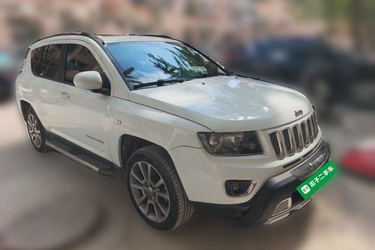 Used Jeep Compass 2014 2.0L two-wheel drive luxury version Front Right 45 Deg