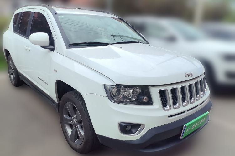 Used Jeep Compass 2014 2.4L four-wheel drive sport version Front Right 45 Deg