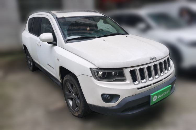 Used Jeep Compass 2014 2.4L four-wheel drive sport version Front Right 45 Deg