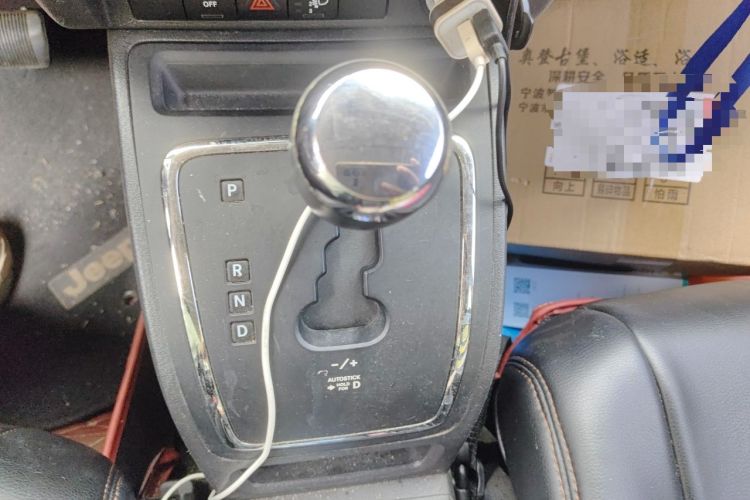 Used Jeep Compass 2014 2.4L four-wheel drive sport version Gear Lever