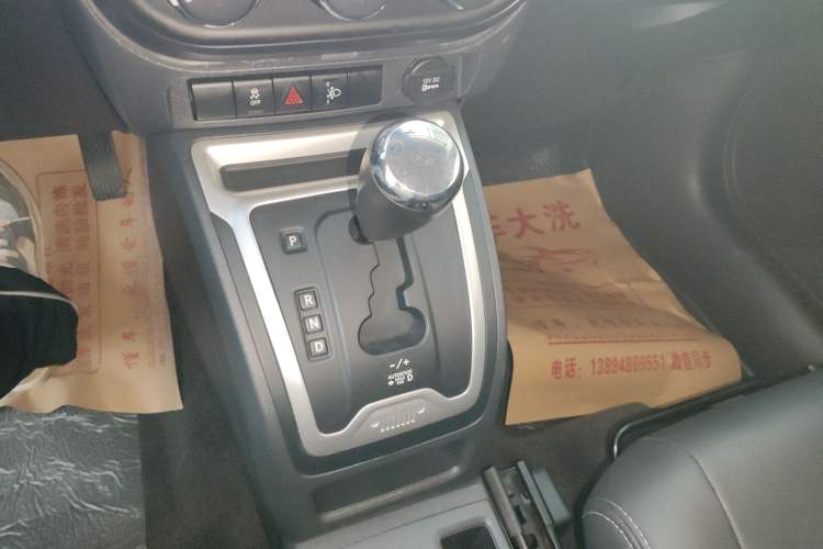 Used Jeep Compass 2014 Revised Version 2.4L Four-Wheel Drive Comfort Edition Gear Lever