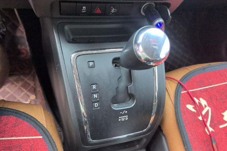 Used Jeep Compass 2014 2.0L two-wheel drive sport version Gear Lever