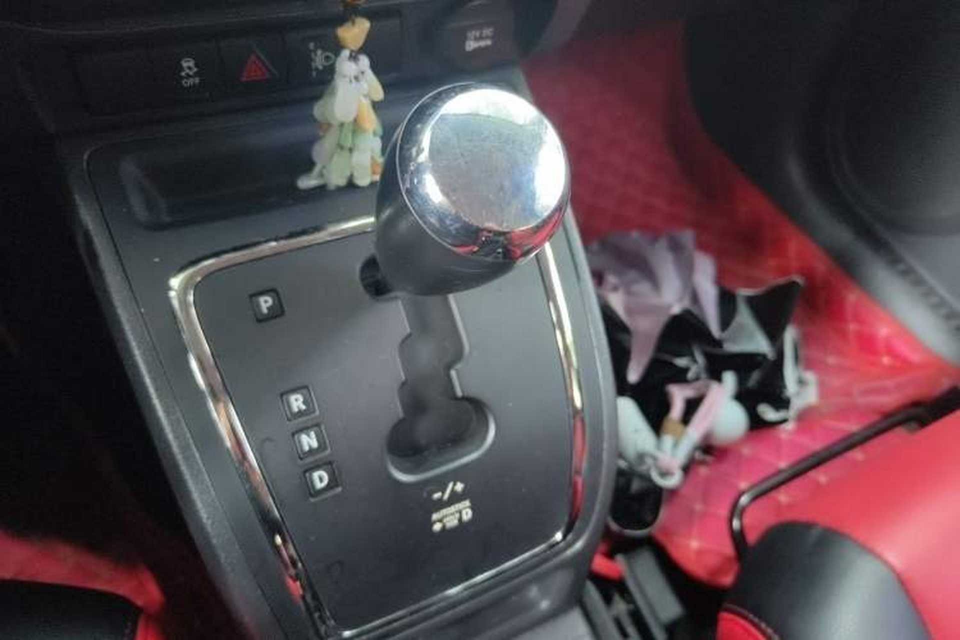 Used Jeep Compass 2014 2.0L two-wheel drive sport version Gear Lever