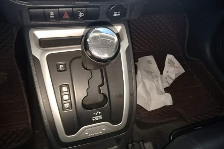 Used Jeep Compass 2014 Revised Version 2.4L Four-Wheel Drive Comfort Edition Gear Lever