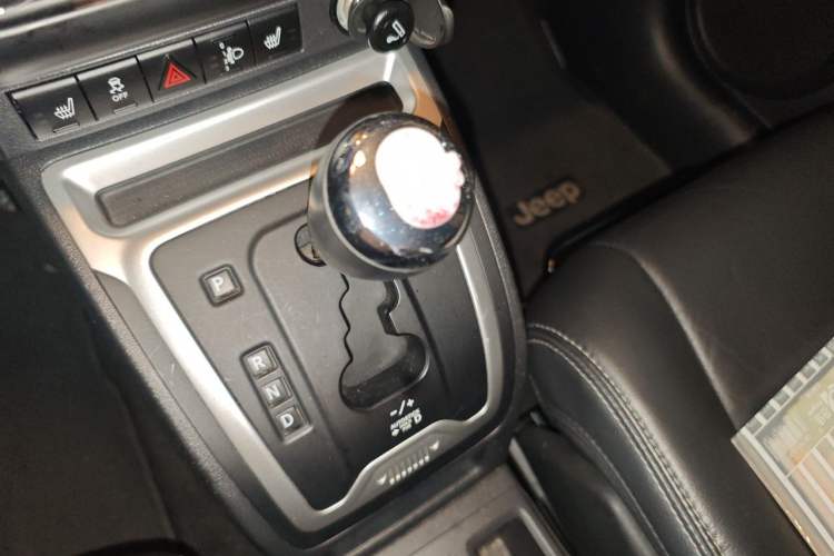 Used Jeep Compass 2014 Revised Version 2.0L Two-Wheel Drive Elite Edition Gear Lever