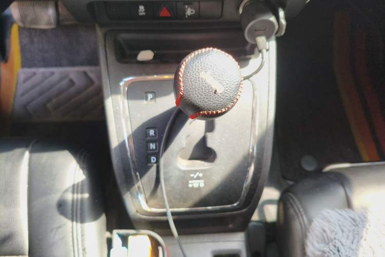 Used Jeep Compass 2014 2.0L two-wheel drive sport version Gear Lever