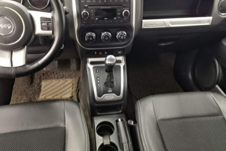 Used Jeep Compass 2014 Revised Version 2.4L Four-Wheel Drive Comfort Edition Gear Lever