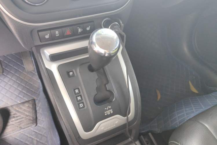 Used Jeep Compass 2014 Revised Version 2.0L Two-Wheel Drive Elite Edition Gear Lever