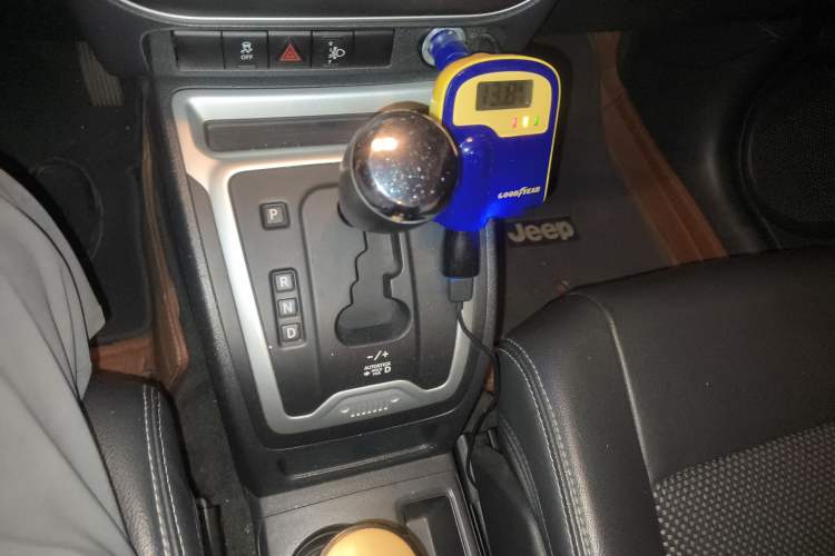 Used Jeep Compass 2014 Revised Version 2.4L Four-Wheel Drive Comfort Edition Gear Lever