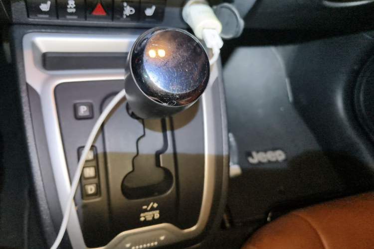 Used Jeep Compass 2014 Revised Version 2.4L Four-Wheel Drive Luxury Navigation Edition Gear Lever