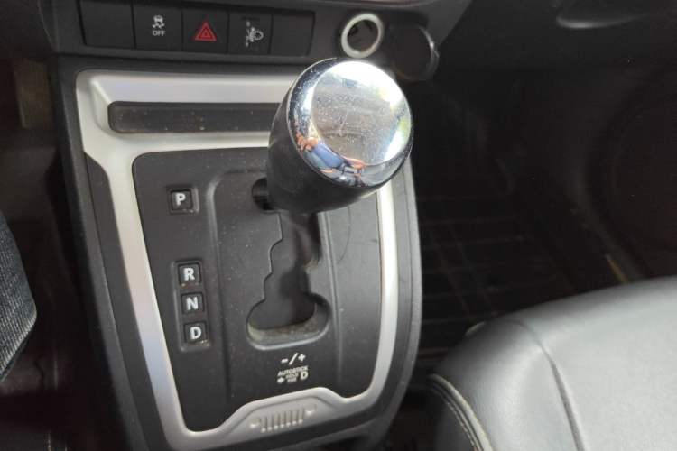 Used Jeep Compass 2014 Revised Version 2.4L Four-Wheel Drive Comfort Edition Gear Lever
