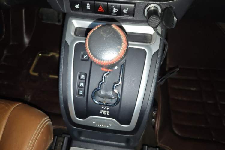 Used Jeep Compass 2014 Revised Version 2.4L Four-Wheel Drive Luxury Edition Gear Lever
