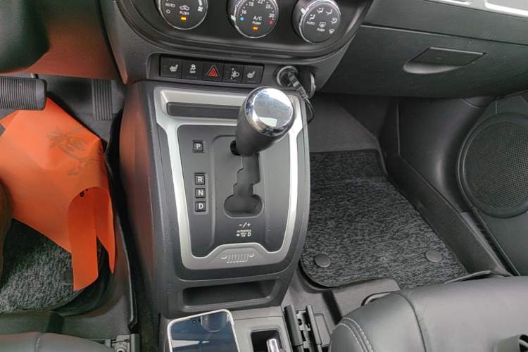 Used Jeep Compass 2014 2.0L two-wheel drive luxury version Gear Lever