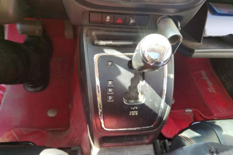Used Jeep Compass 2014 2.0L two-wheel drive sport version Gear Lever