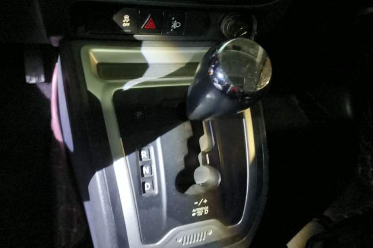 Used Jeep Compass 2014 Revised Version 2.4L Four-Wheel Drive Comfort Edition Gear Lever