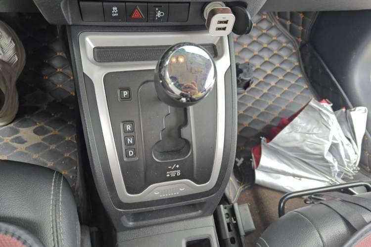 Used Jeep Compass 2014 Revised Version 2.4L Four-Wheel Drive Comfort Edition Gear Lever