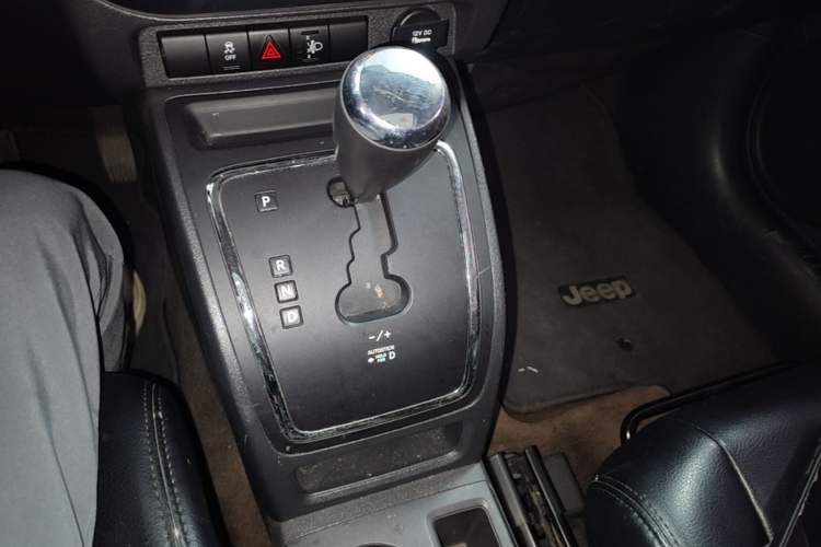 Used Jeep Compass 2014 Revised Version 2.0L Two-Wheel Drive Entry-Level Edition Gear Lever