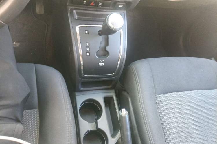Used Jeep Compass 2014 2.4L four-wheel drive sport version Gear Lever