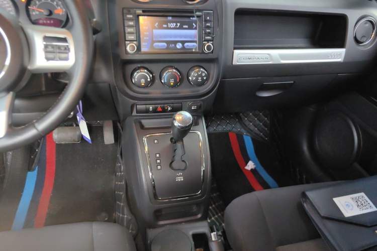 Used Jeep Compass 2014 Revised Version 2.0L Two-Wheel Drive Entry-Level Edition Gear Lever