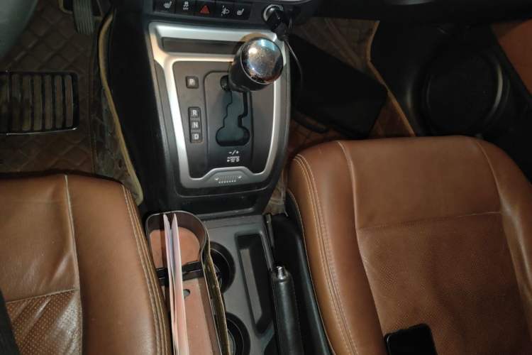 Used Jeep Compass 2014 2.4L four-wheel drive luxury version Gear Lever