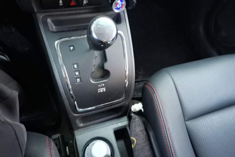 Used Jeep Compass 2014 2.0L two-wheel drive sport version Gear Lever
