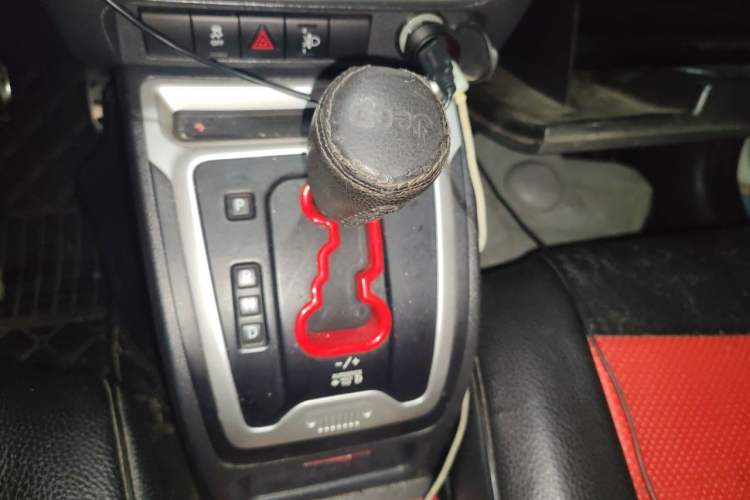 Used Jeep Compass 2014 Revised Version 2.4L Four-Wheel Drive Comfort Edition Gear Lever