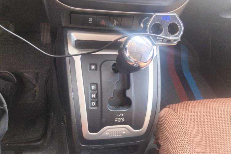 Used Jeep Compass 2014 Revised Version 2.4L Four-Wheel Drive Comfort Edition Gear Lever