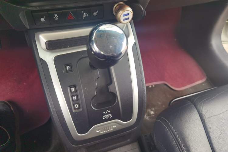 Used Jeep Compass 2014 Revised Version 2.4L Four-Wheel Drive Luxury Edition Gear Lever
